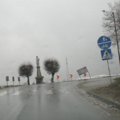 Nowa droga Kosobudy, zakręt przy kapliczce