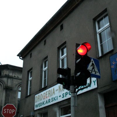 Światło stopu na ulicy Pocztowej w Brusach
