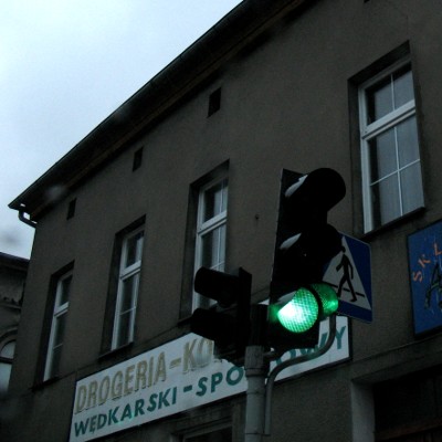 Światło stopu na ulicy Pocztowej w Brusach